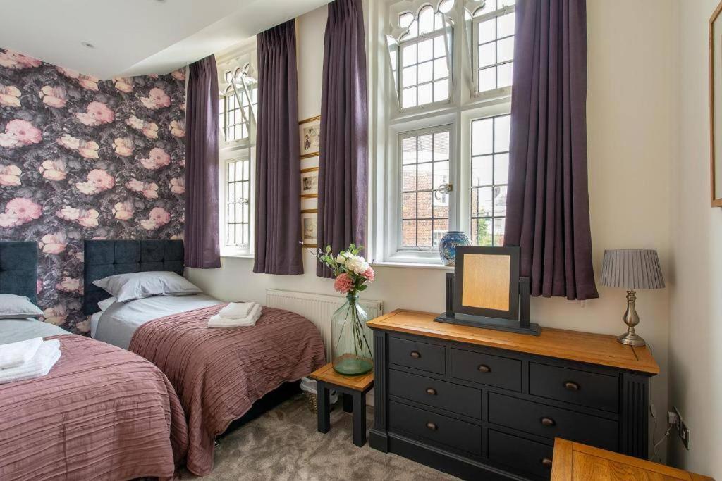 The Most Central Apartment In Canterbury Stunning Interiors, Fully Equipped, City Views And Free Wifi! Exterior foto