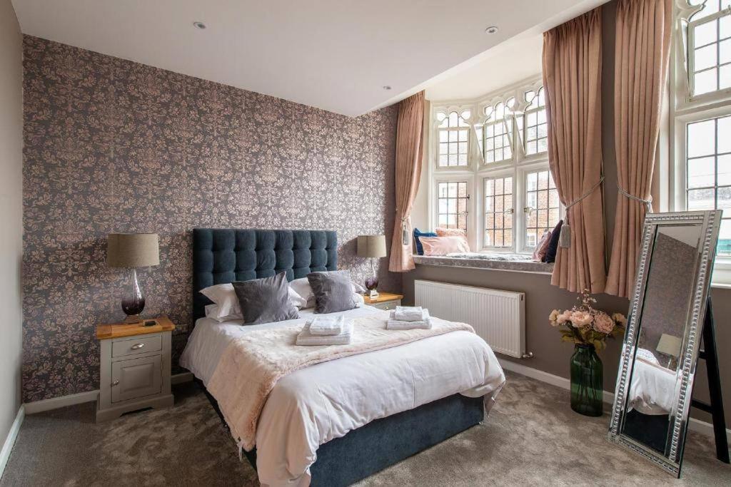 The Most Central Apartment In Canterbury Stunning Interiors, Fully Equipped, City Views And Free Wifi! Exterior foto