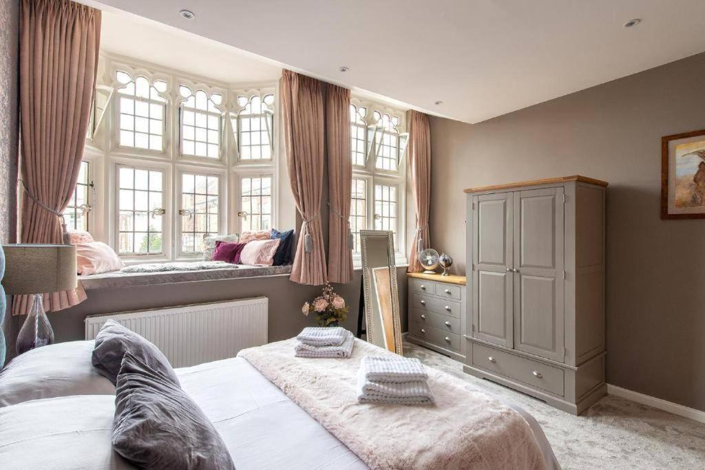 The Most Central Apartment In Canterbury Stunning Interiors, Fully Equipped, City Views And Free Wifi! Exterior foto
