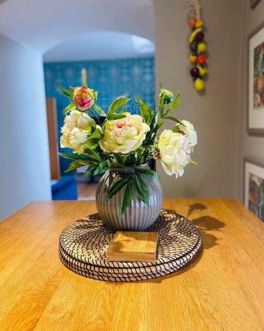 The Most Central Apartment In Canterbury Stunning Interiors, Fully Equipped, City Views And Free Wifi! Exterior foto