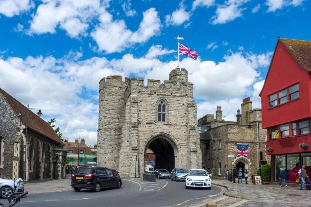 The Most Central Apartment In Canterbury Stunning Interiors, Fully Equipped, City Views And Free Wifi! Exterior foto