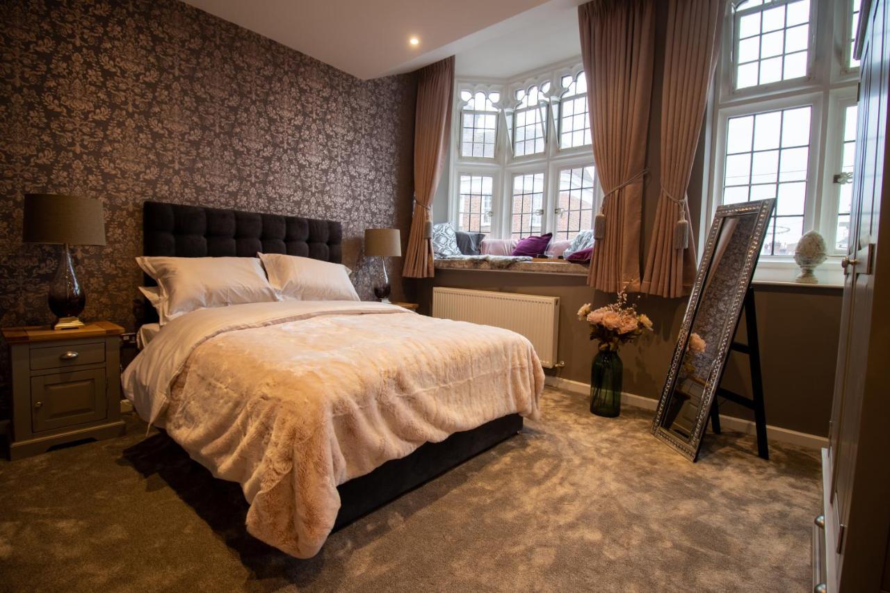 The Most Central Apartment In Canterbury Stunning Interiors, Fully Equipped, City Views And Free Wifi! Exterior foto