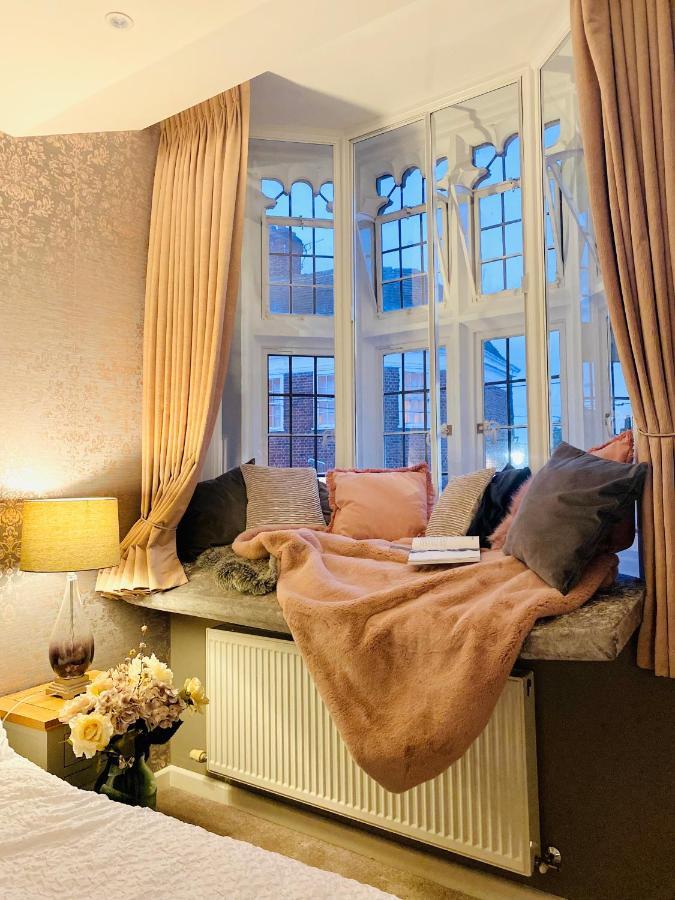 The Most Central Apartment In Canterbury Stunning Interiors, Fully Equipped, City Views And Free Wifi! Exterior foto